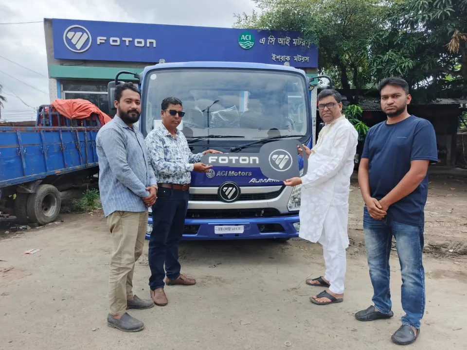 নতুন ফোটন অমার্কের সামনে চাবি হস্তান্তর, সঙ্গে অলিয়ার ভাই
